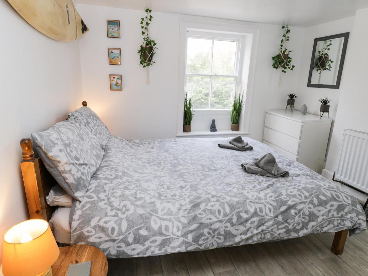 The Surfers Bolt Hole Apartment Whitby Exterior photo