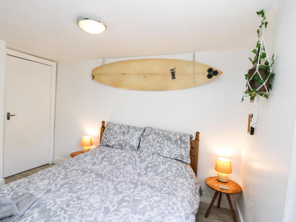 The Surfers Bolt Hole Apartment Whitby Exterior photo