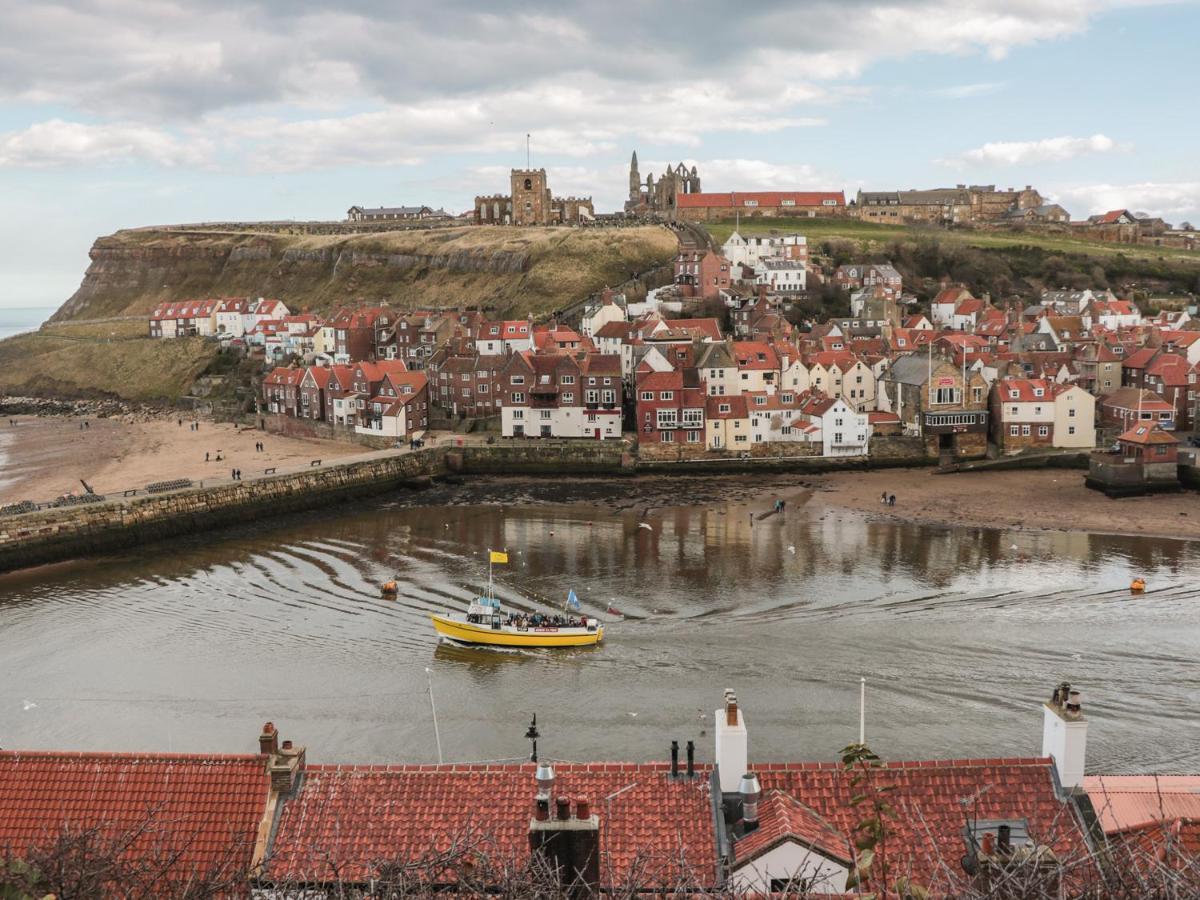 The Surfers Bolt Hole Apartment Whitby Exterior photo